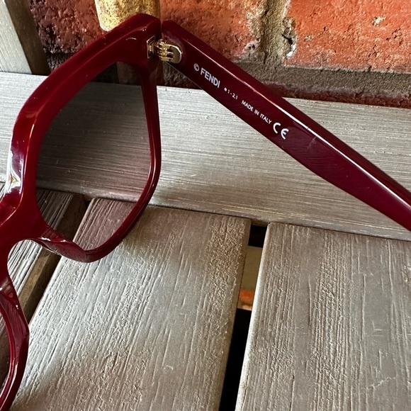 FENDI FE40007I Sunglasses Burgundy Embossed Temples Gradient 2 tone lenses New - Picture 8 of 16
